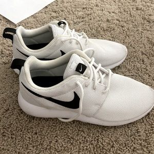 Womens nike running shoes 7.5